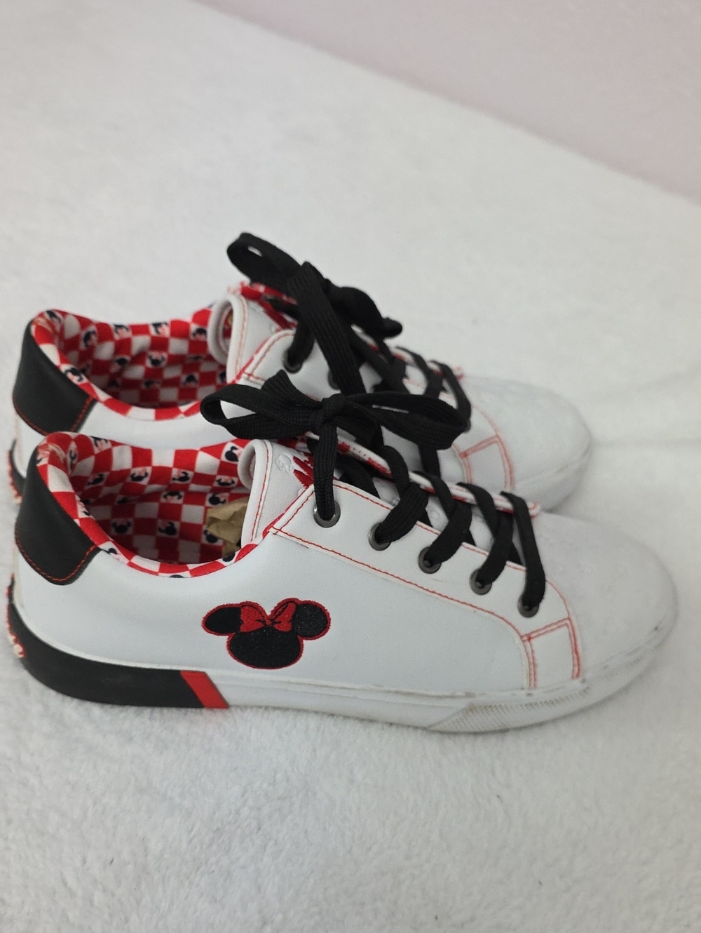 Disney Minnie Mouse Sneakers White Red Black Lace Up Shoes Size 9